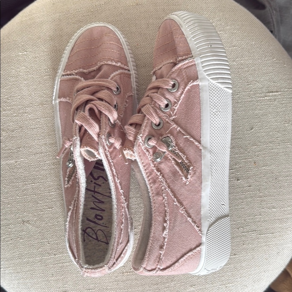 Blowfish Women's Pink Casual Sneakers. New without tags